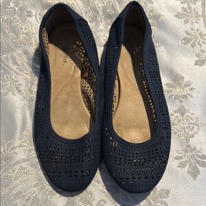 White Mountain Women's Navy Blue Ballet Flats